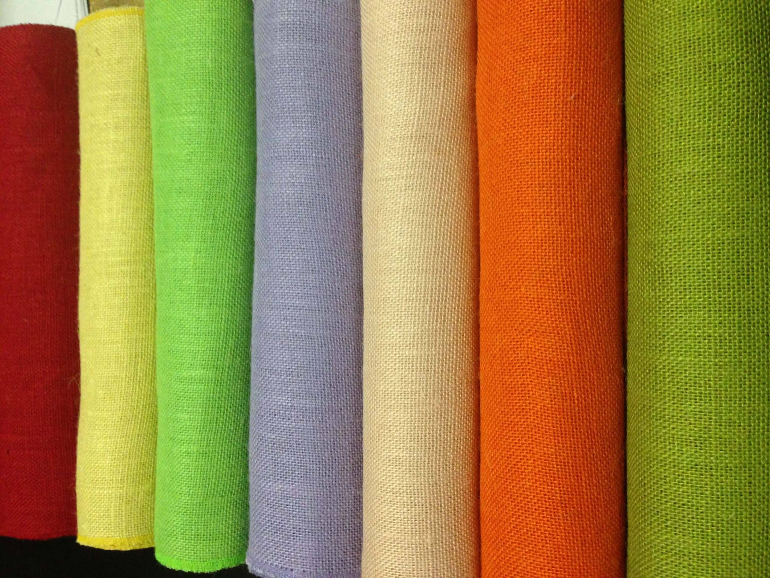 Dyed jute fabrics 