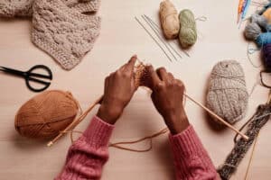 Hand knitting process using two long needles